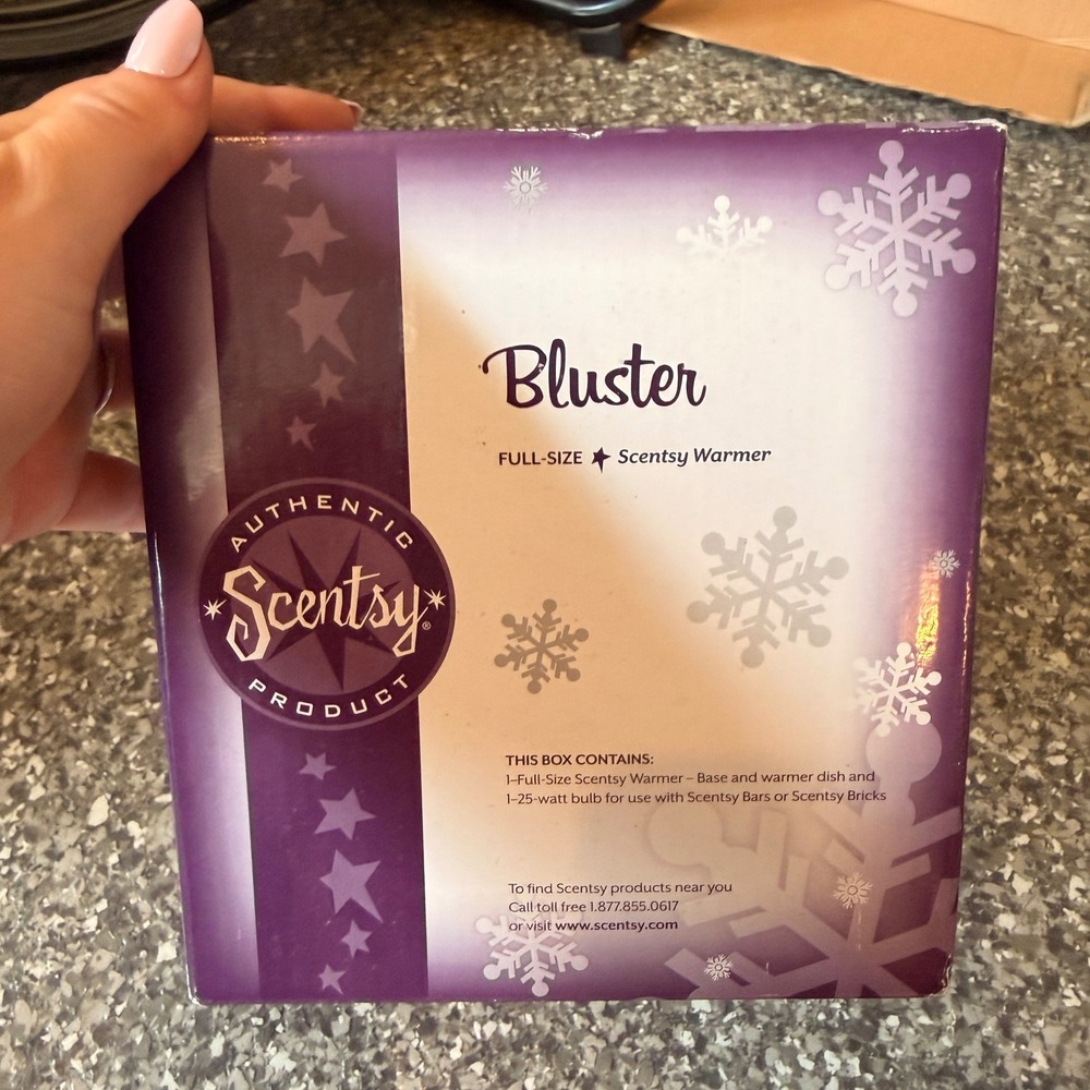 Scentsy Bluster Full Size Warmer Snowflake Winter Holiday Wax Melter New in Box - Picture 2 of 2